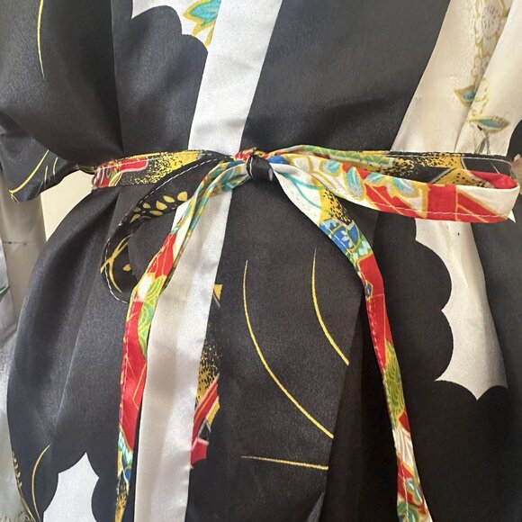 Shanghai Soho One Size Satin Kimono Robe Belted Geisha Floral Japan Asia Hollywo - Picture 7 of 8